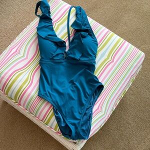 Women’s Shade & Shore one piece swimsuit, pretty ruffle, low back size small